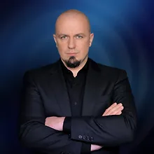 Дмитрий Момот logo